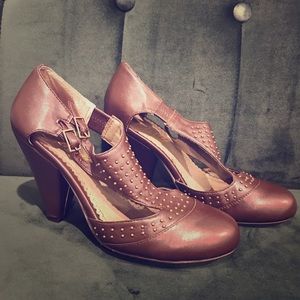 T-strap two buckle heels Brown faux leather brass